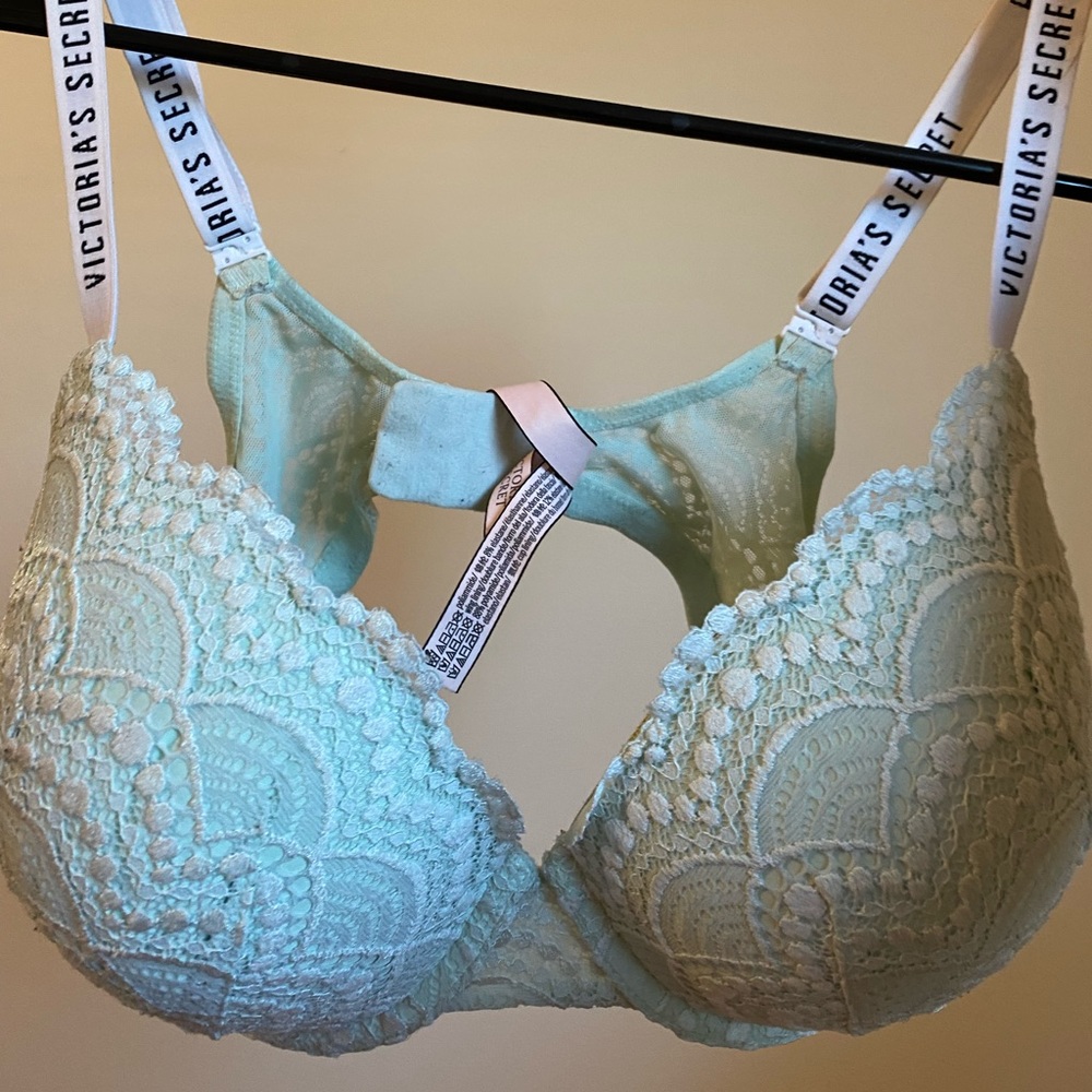 Victoria’s Secret 38D T-shirt push-up bra